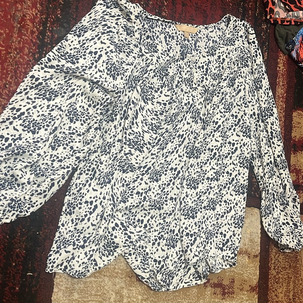Full sleeve white and blue spotted top